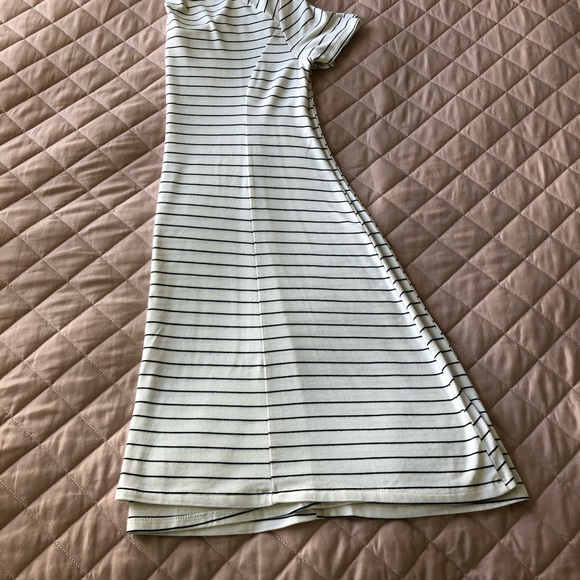 DONATED to local social worker🙏 Stripped swing dress - Picture 3 of 4